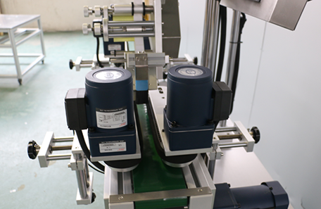 杯盖平面贴标机 杯盖平面贴标机