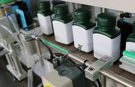 油瓶多侧面贴标机