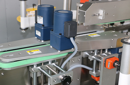 防冻液双面贴标机 防冻液双面贴标机