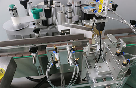 带把手瓶定位贴标机 带把手瓶定位贴标机