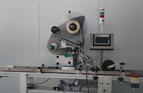 电器平面贴标机