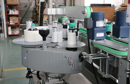 PET瓶双面贴标机