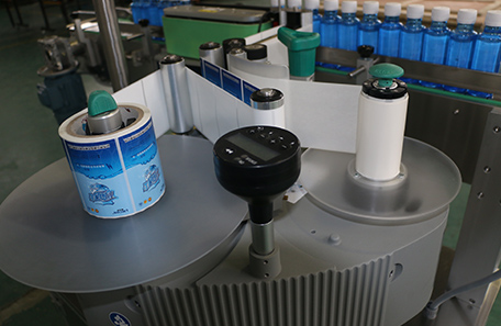 洗手液立式圆瓶贴标机 洗手液立式圆瓶贴标机