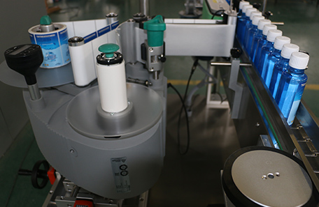 洗手液立式圆瓶贴标机 洗手液立式圆瓶贴标机