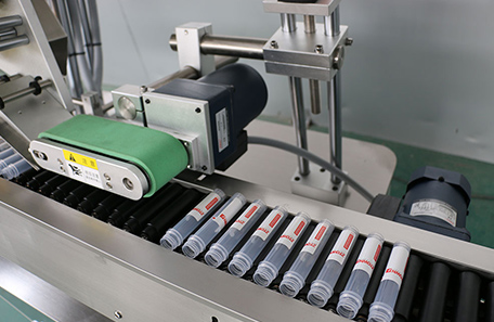 卧式注射器贴标机 卧式注射器贴标机