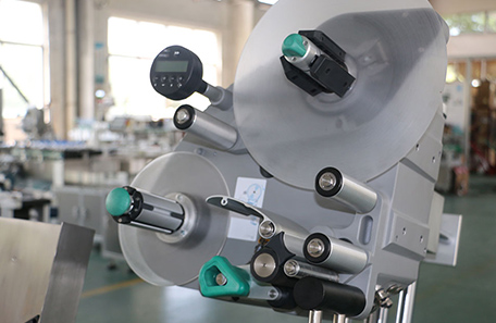 卧式香水瓶贴标机 卧式香水瓶贴标机