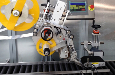 卧式香肠贴标机 卧式香肠贴标机