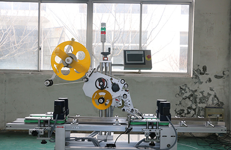 平面式扁瓶滴眼液贴标机 平面式扁瓶滴眼液贴标机