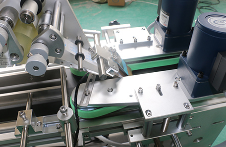 平面式扁瓶滴眼液贴标机 平面式扁瓶滴眼液贴标机