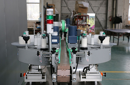 矿泉水双面贴标机 矿泉水双面贴标机