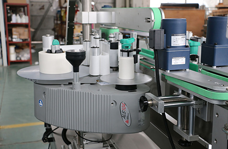 牛奶瓶双面贴标机 牛奶瓶双面贴标机