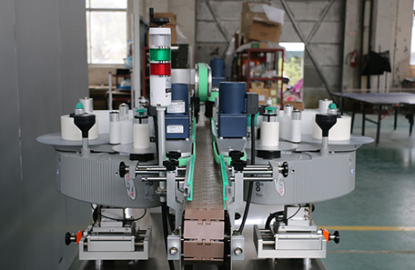 牛奶瓶双面贴标机 牛奶瓶双面贴标机