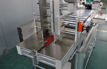 刮刮卡分页贴标机