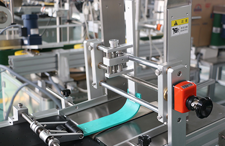 袋子分页贴标机