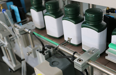 方扁瓶多面贴标机 方扁瓶多面贴标机