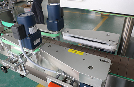 方罐多面贴标机 方罐多面贴标机