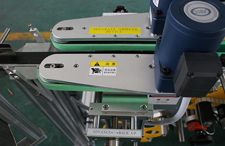 纸箱底部贴标机 纸箱底部贴标机