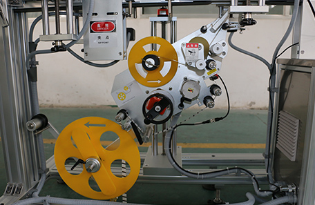 纸箱底部贴标机 纸箱底部贴标机