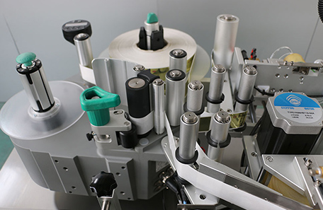 饮料定点定位贴标机 饮料定点定位贴标机