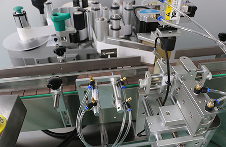 饮料定点定位贴标机 饮料定点定位贴标机