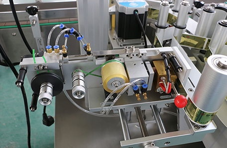 饮料定点定位贴标机 饮料定点定位贴标机