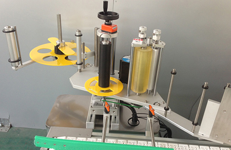 包装箱平面兼侧面贴标 包装箱平面兼侧面贴标