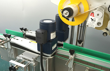 瓶子顶部及侧面贴标机 瓶子顶部及侧面贴标机