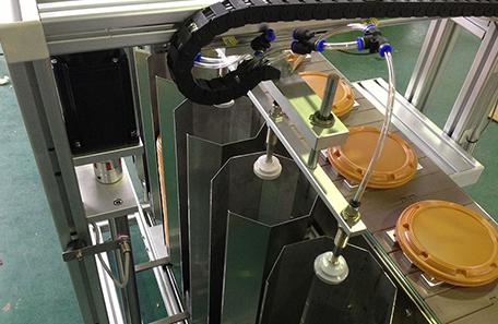 自动上下料贴标机