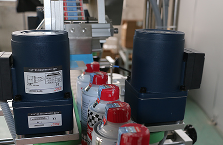 转角贴标机在各个行业都有着很广泛的应用！