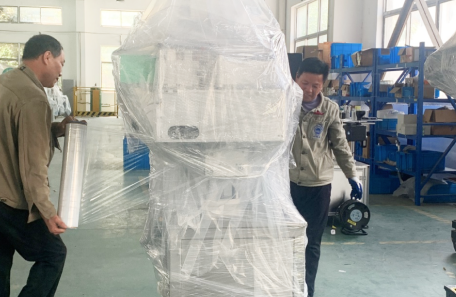 上海嘉定某知名物流企业订购贴标机