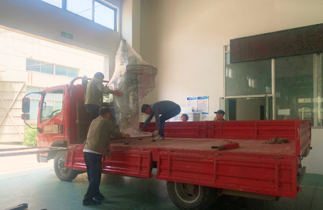 上海嘉定某知名物流企业订购贴标机