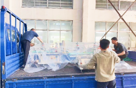 桌面式圆瓶不干胶贴标机发货