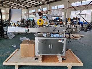 2025.7.3拉脱维亚斜卧式不干胶贴标机