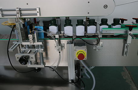 方瓶贴标机 方瓶贴标机