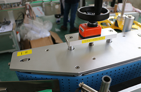 全自动圆瓶贴标机 全自动圆瓶贴标机